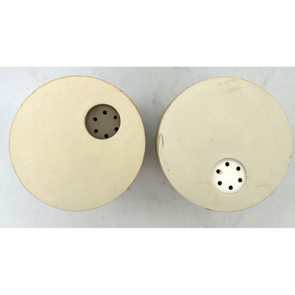 Tupperware Vintage Salt And Pepper Shakers Set Almond Beige 1471 Camping, Picnic - Picture 5 of 6